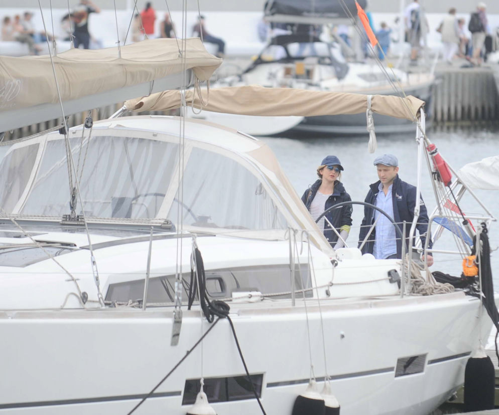 BORYS SZYC Z PARTNERKĄ WYBIERA JACHT