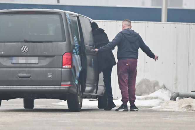 Daniel Olbrychski pali pod zakazem palenia