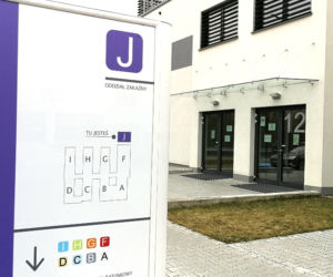 Straż pożarna pod szpitalami rozstawia specjalne namioty!