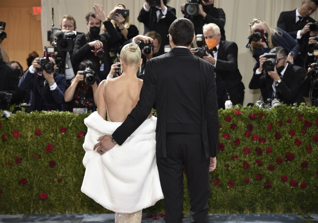 Kim Kardashian ZNISZCZYŁA sukienkę Marylin Monroe! Nie udało jej się w nią zmieścić [ZDJĘCIA]