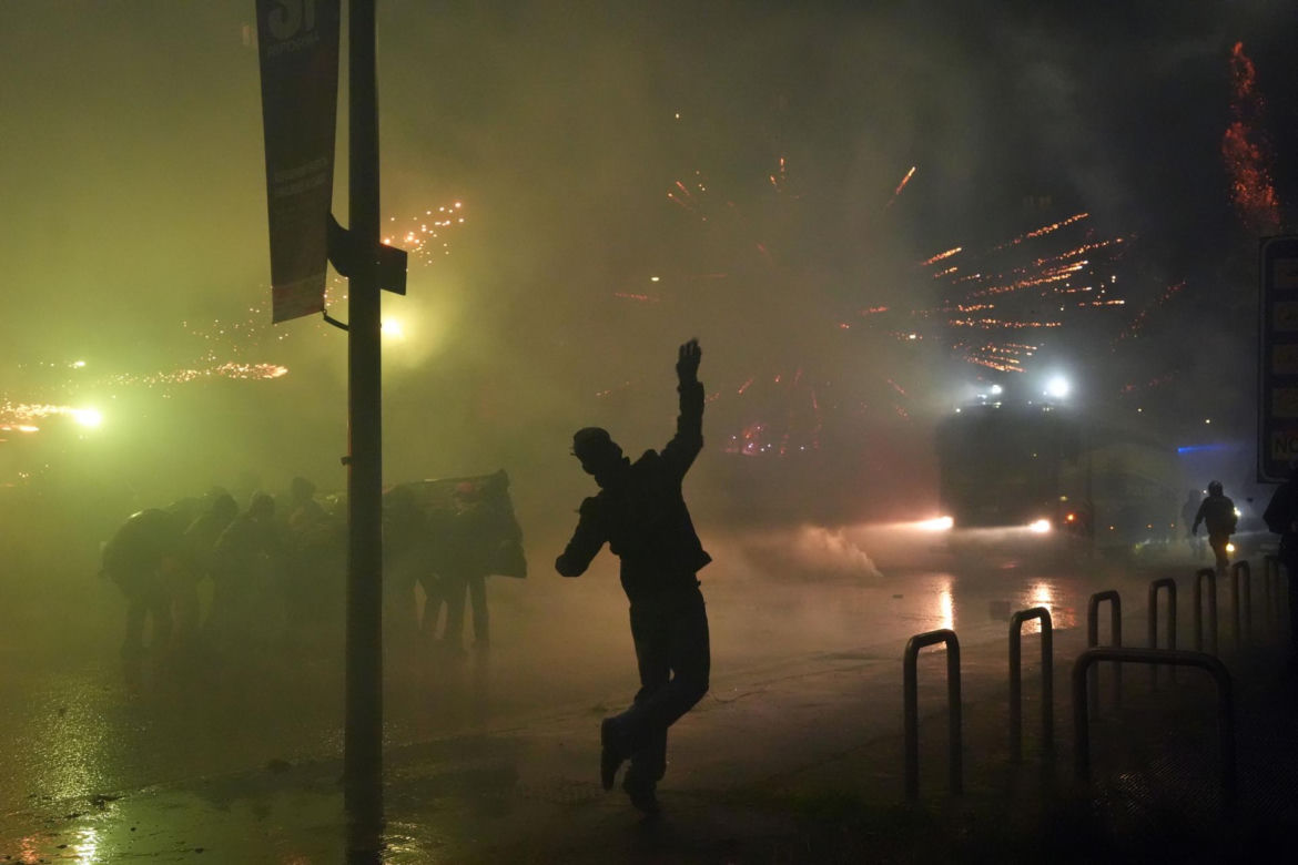 Protesty przeciwko IO w Mediolanie. Starcia z policją