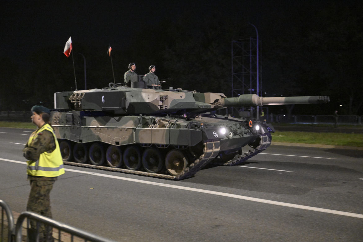 Nocna próba defilady wojskowej w Warszawie