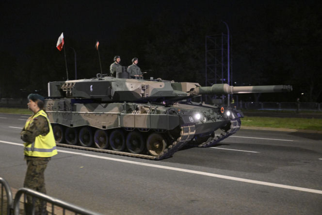 Nocna próba defilady wojskowej w Warszawie
