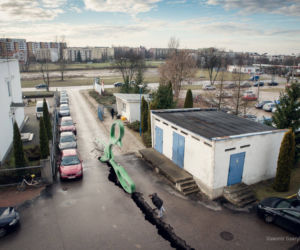 Białystok na świetnych grafikach Sławomira Gawryluka. Olbrzymy na Rynku Kościuszki, nożyce przecinające asfalt, kanał w centrum miasta