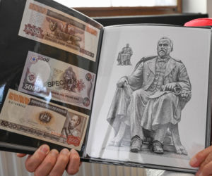 Jego dzieła widnieją na banknotach w ponad 50 krajach