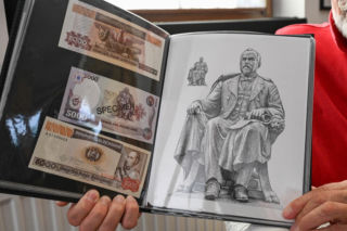 Jego dzieła widnieją na banknotach w ponad 50 krajach
