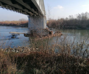 O krok od tragedii w Biskupicach Radłowskich. Mężczyzna SPADŁ z mostu