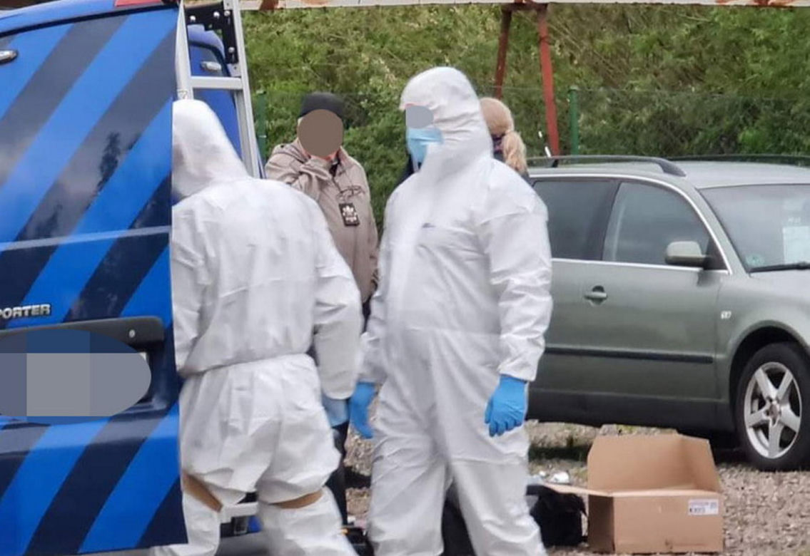 Olsztyn. Ciała dwóch mężczyzn  w komisie samochodowym
