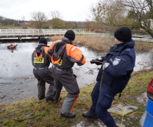 Bydgoskie służby w akcji! Tak ratują życie osób, które wpadły do wody 