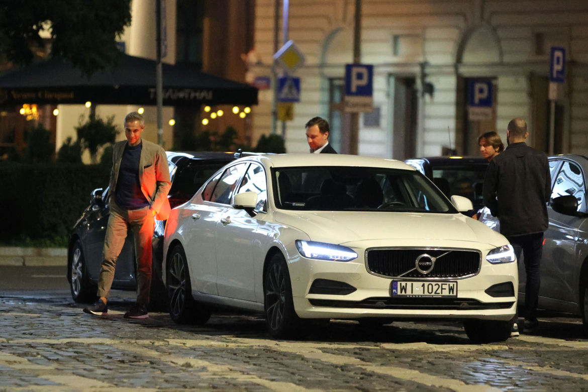Paulo Sousa wożony Volvo S90