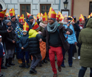 Setki Mikołajów w centrum miasta. Orszak św. Mikołaja w Lublinie