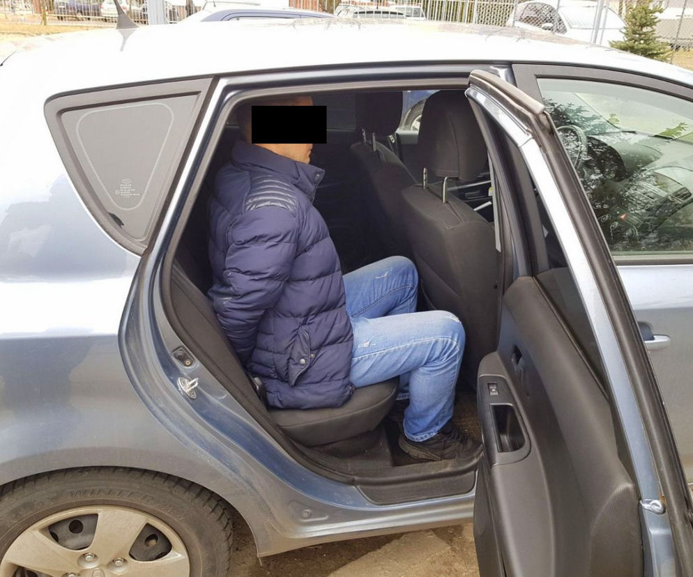 Męzczyzna podawał się za policjanta i zaczepiał dzieci na ulicy