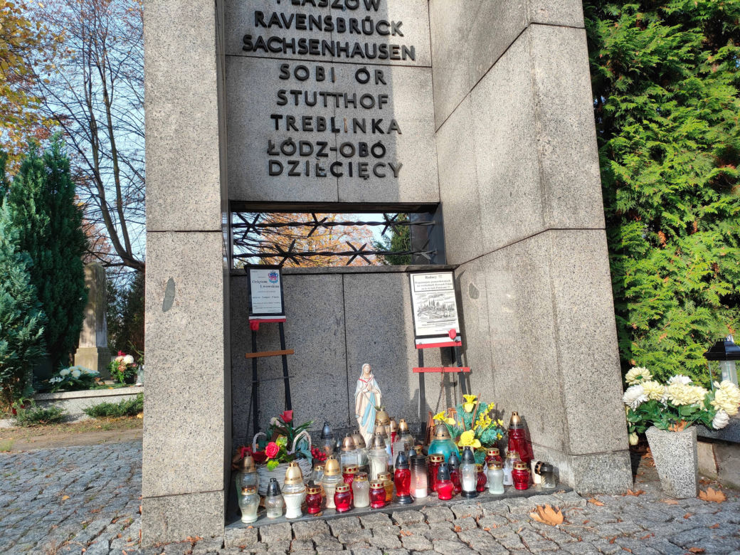 Cmentarz „Doły”. Łodzianie zadbali o to miejsce [ZDJĘCIA]