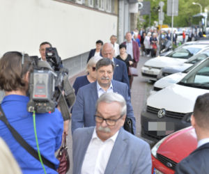 Ujawniamy kulisy posiedzenia klubu PiS w siedzibie partii