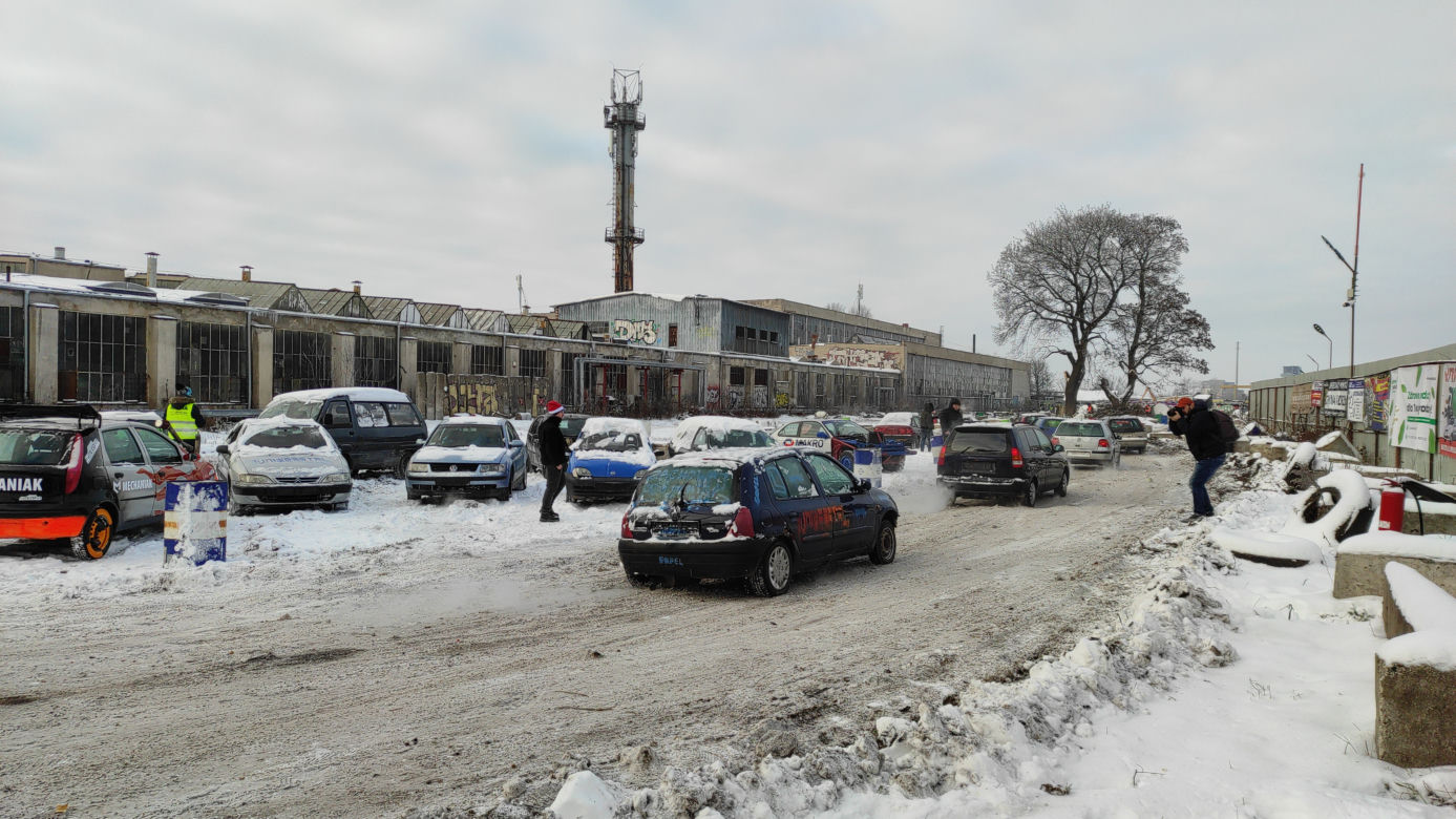 Białystok. Charytatywny Wrak Race Uniwerstal [18.12.2022]