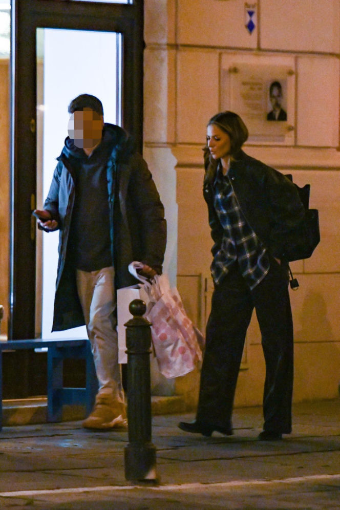 Anna Lewandowska parkuje na zakazie