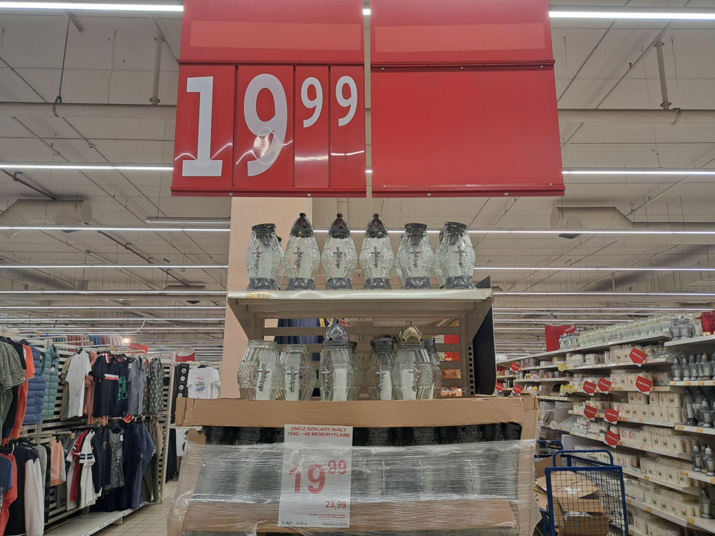 Wszystkich Świętych 2023. Ile trzeba zapłacić w Krakowie za znicze?