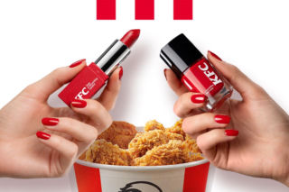 Czerwona szminka i czerwony lakier do paznokci od KFC. Sieć zamienia żart na Prima Aprilis w najbardziej pożądany drop sezonu 