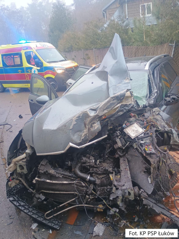 Gmina Łuków: Groźny wypadek w Krynce. Dwie osoby trafiły do szpitala
