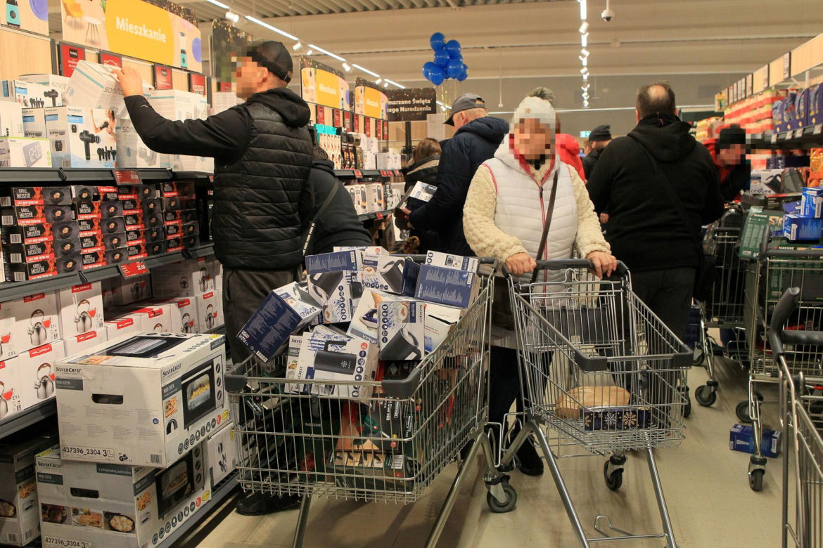Tłum na otwarciu nowego Lidla w Warszawie