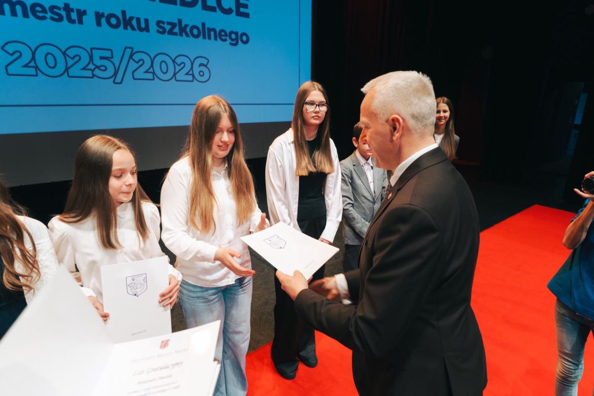 Najzdolniejsi uczniowie odebrali stypendia Prezydenta Miasta Siedlce