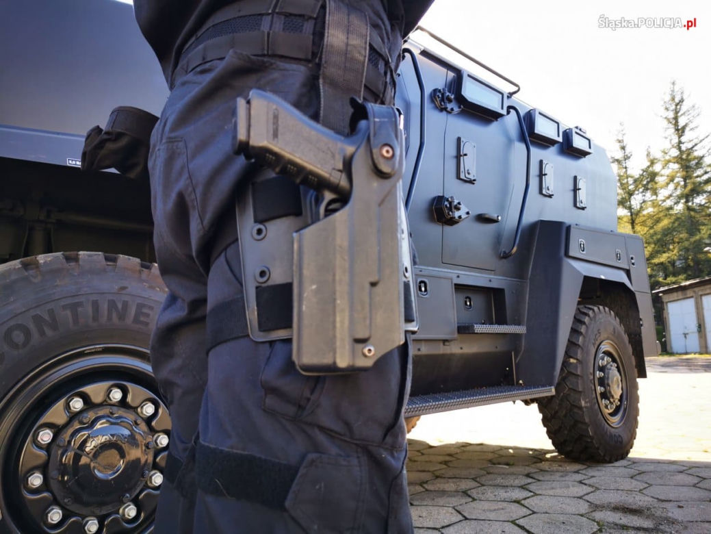 Śląscy policjanci dostali wóz opancerzony za 3 miliony złotych. Wygląda kosmicznie! [ZDJĘCIA, WIDEO]