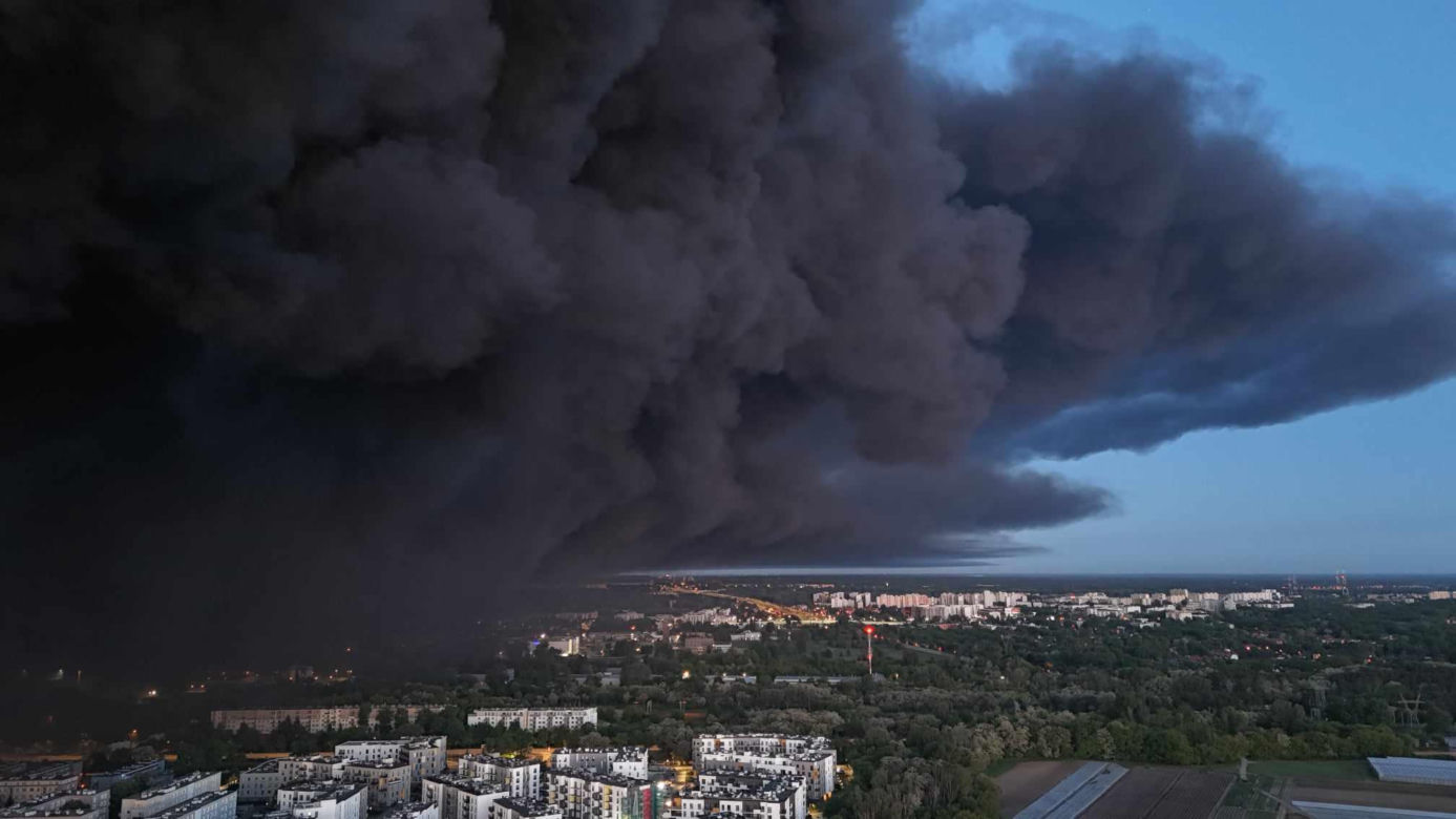 Warszawa. Płonie centrum handlowe Marywilska 44