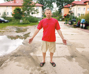 Stara Miłosna: Remontują drogę tylko przed domem prezydenta