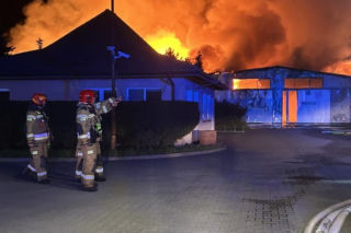 Pożar hal produkcyjnych w Bramkach