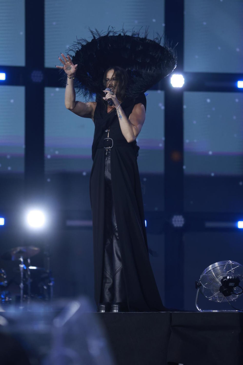 Michał Szpak tak się przejął na scenie, że zgubił mikrofon! Na szczęście nie był sam
