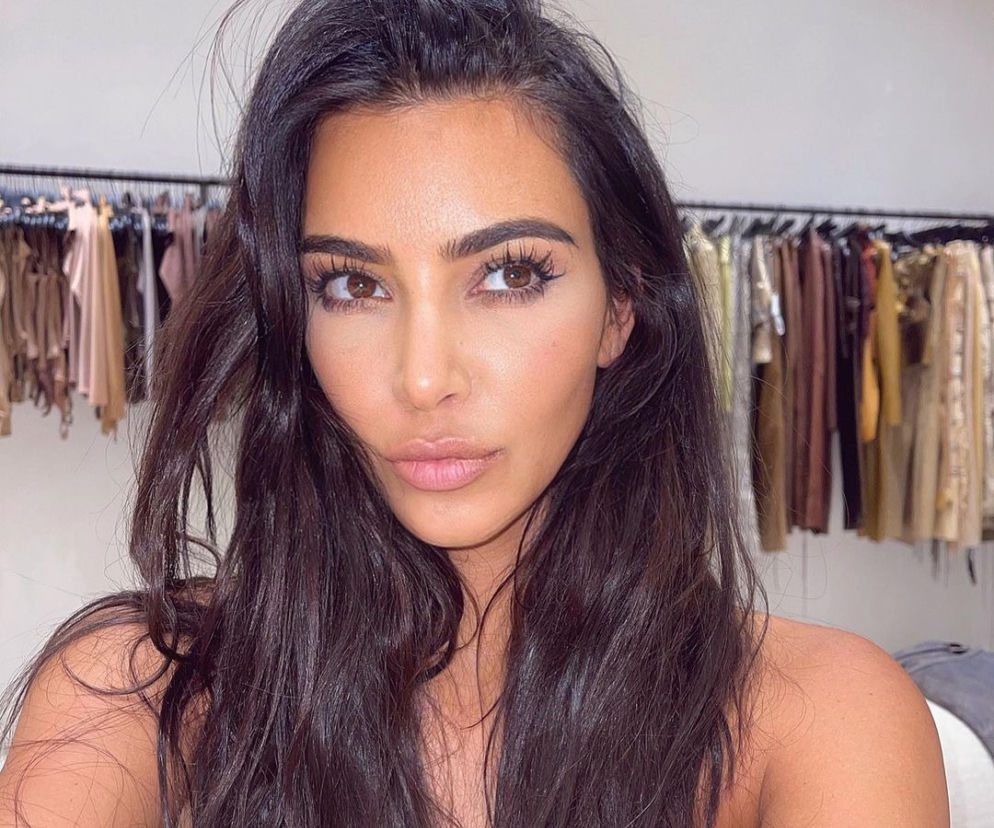 Kim Kardashian po rozstaniu żyje pełnią życia. Jej eks cierpi i wyznaje: Proszę Boga, by odzyskać rodzinę