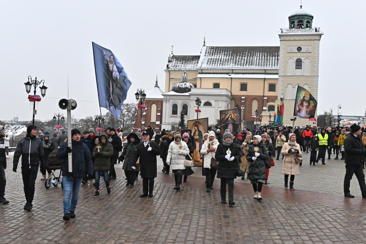 Wojownicy Maryi w pokutnej procesji różańcowej
