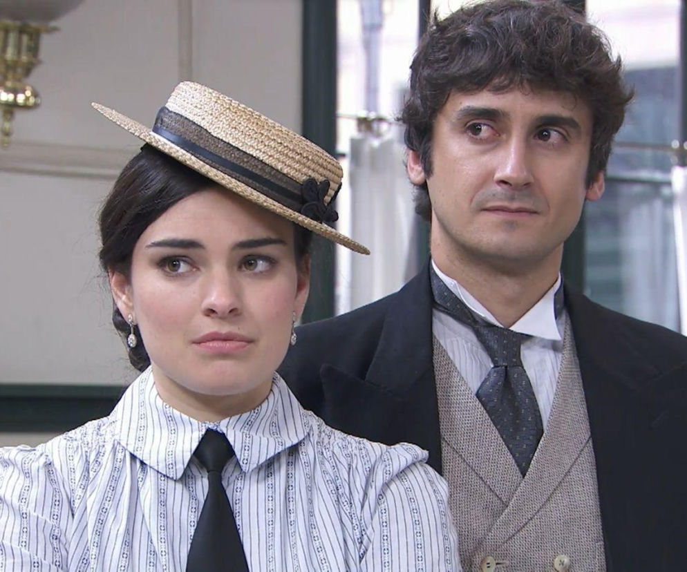 Leonor w słomkowym kapeluszu i Samuel w eleganckiej kamizelce. O zawiłych losach bohaterów Akacjowej 38 przeczytasz w Eska.