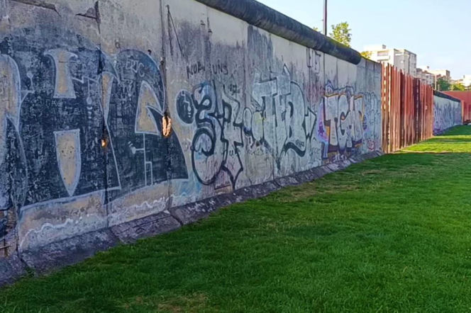 65 lat temu powstał Mur Berliński
