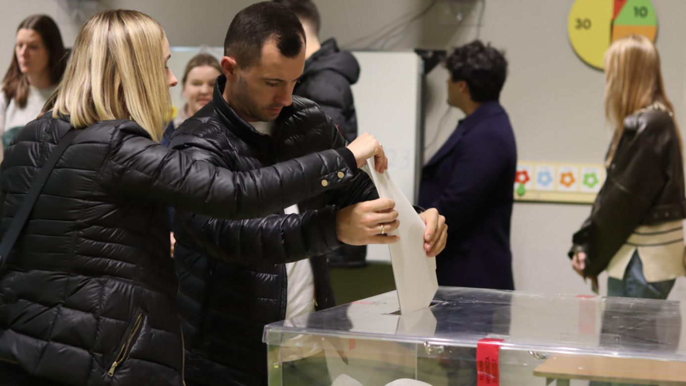 Ogromne kolejki przed lokalami wyborczymi w Lublinie
