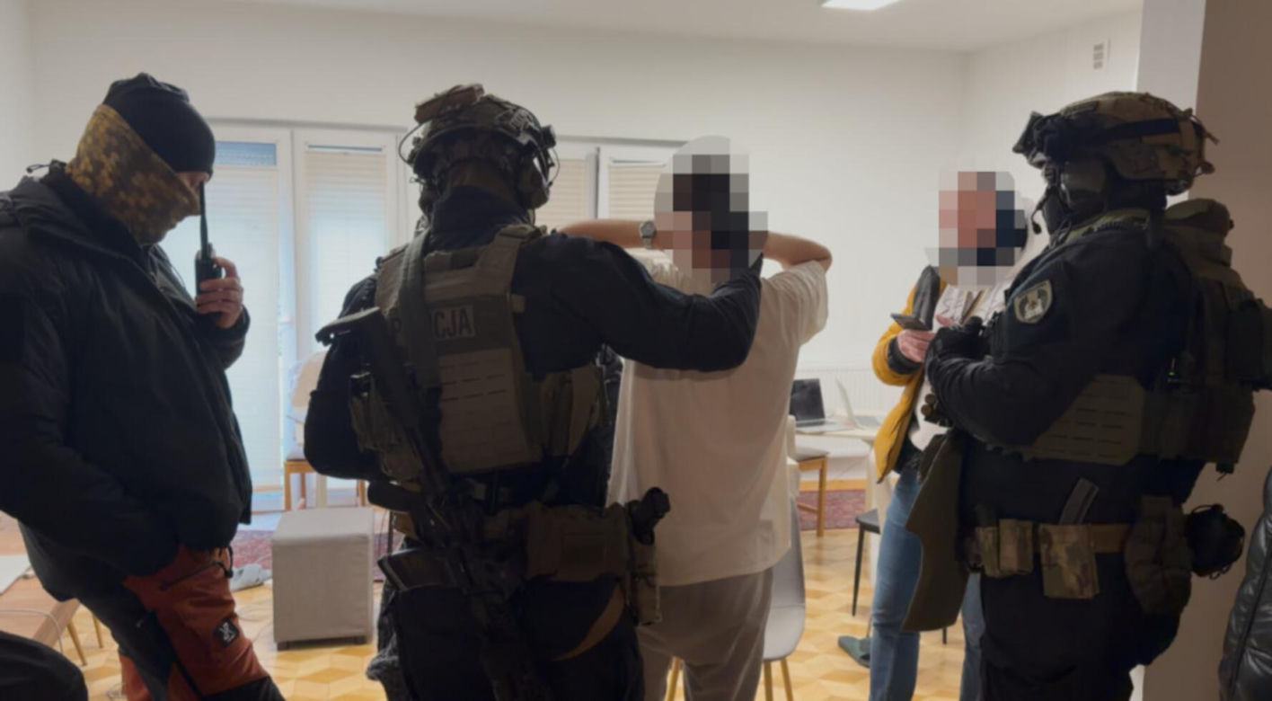 Stołeczni policjanci uderzyli w gang handlujący ludźmi