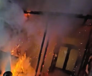 Pożar przy ul. Warszawskiej w Toruniu. Strażacy pokazali film z akcji. Wszystko widać!