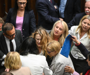 Katarzyna Piekarska nagle zasłabła w Sejmie. Posłowie rzucili się na pomoc