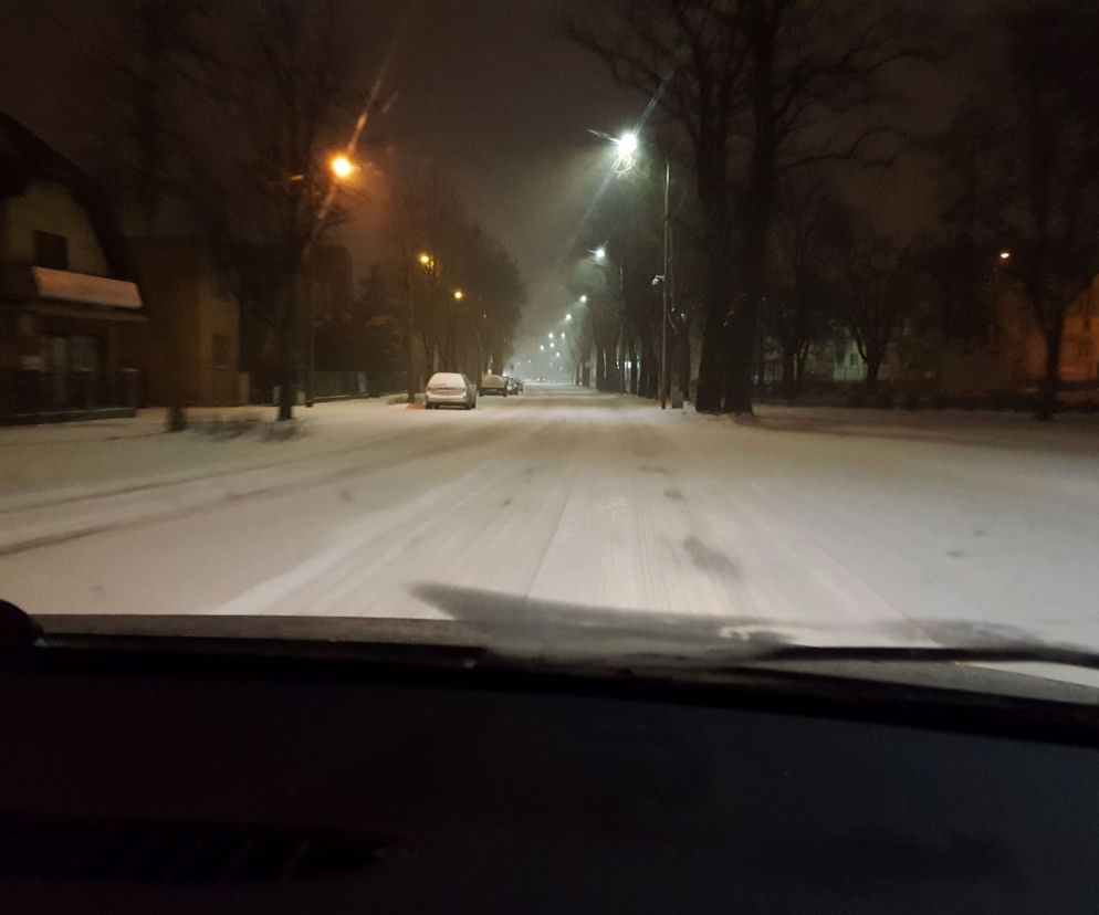 Kolejny atak zimy tej zimy w Lesznie. Miasto zasypane śniegiem