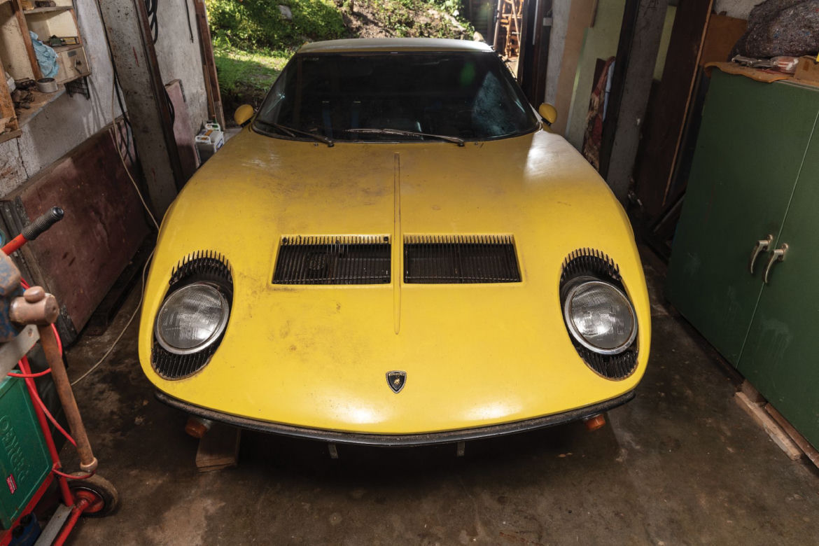Odnaleziona w szopie Lamborghini Miura trafi na aukcję