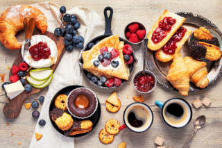 Śniadanie na słodko – 10 pomysłów, które poprawiają poranek i dodają energii