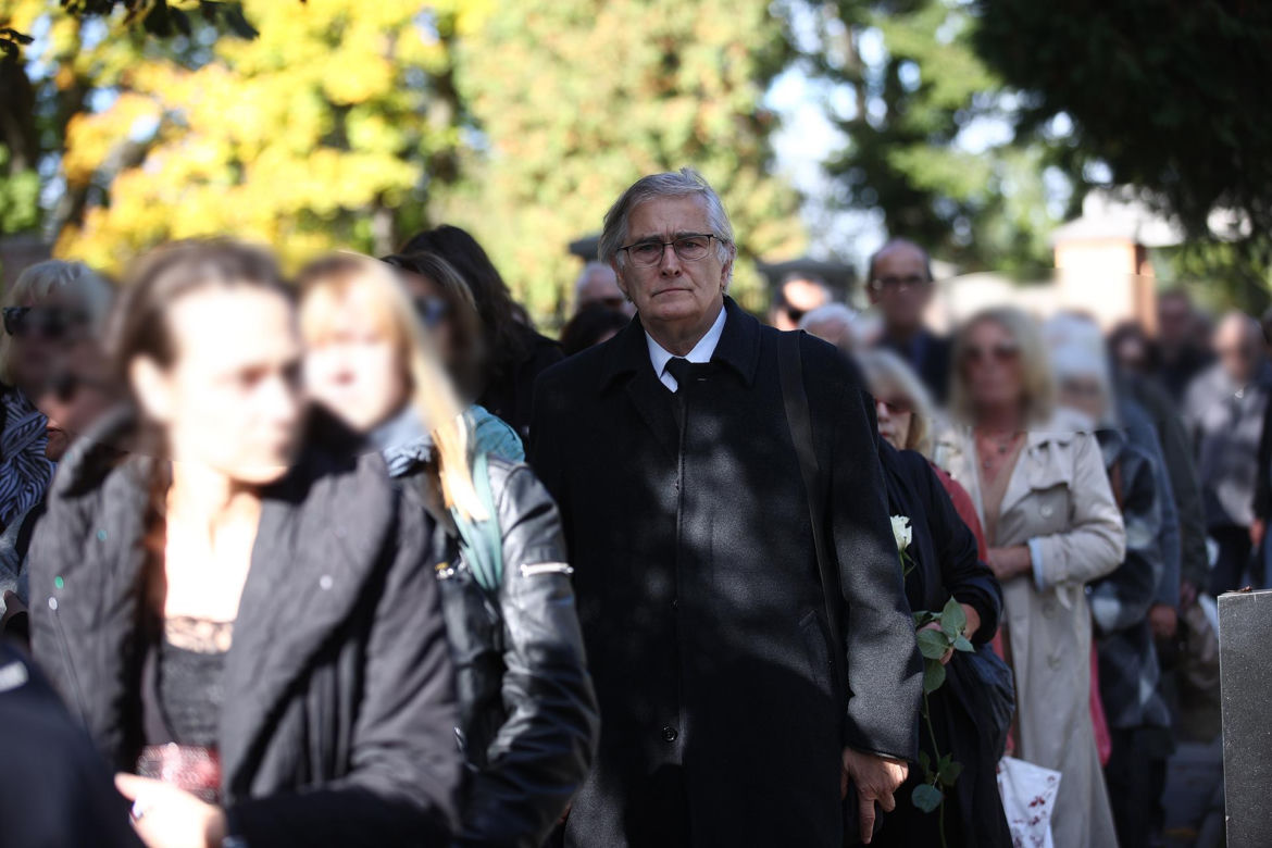 Pogrzeb Stanisława Radwana, dramatyczne sceny na cmentarzu. Emocje wzięły górę