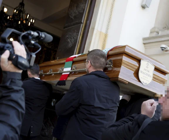 Tłumy na pogrzebie Jacka Magiery. Gest Karola Nawrockiego wyciska łzy