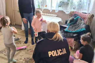 Znaleźli dach nad głową dla dwóch rodzin z Ukrainy. Piękny gest policjanta z Jastrzębia [ZDJĘCIA]