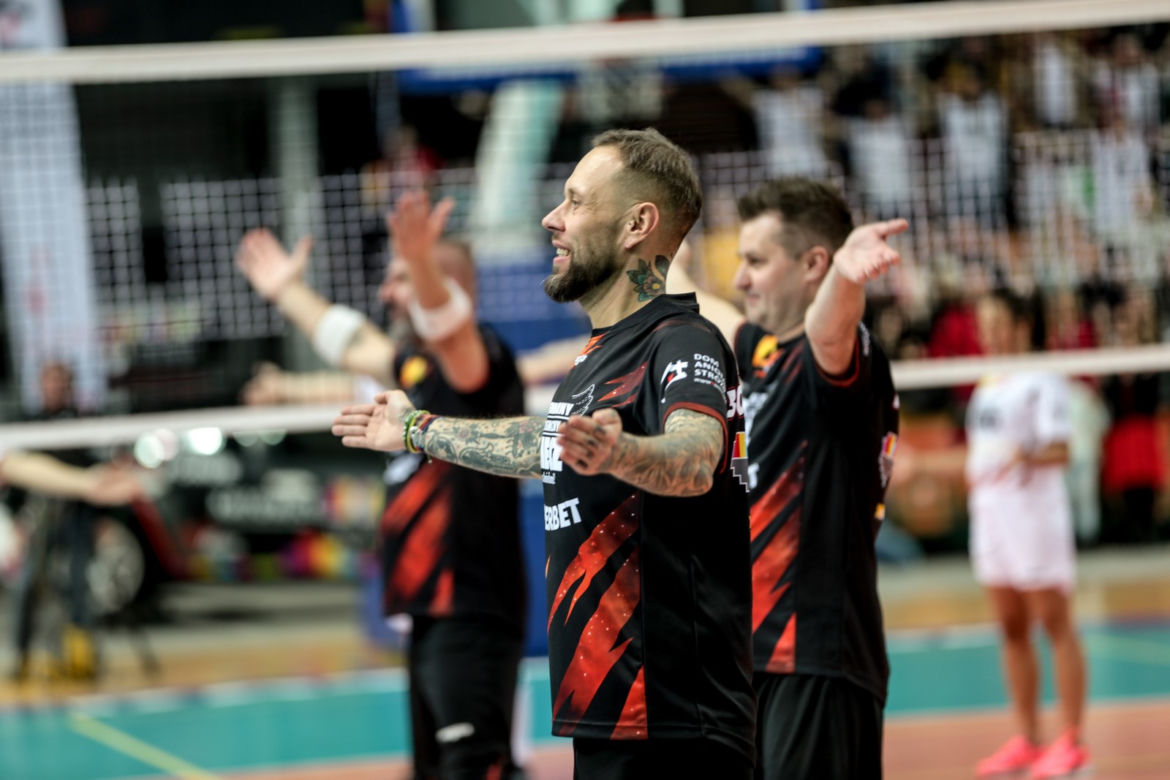Legendarny Kosmiczny Mecz z Aniołami w Spodku: Gwiazdy zagrały dla Domu Aniołów Stróżów 