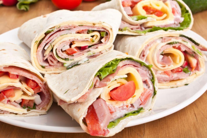 wrapy z szynką i serem na andrzejki