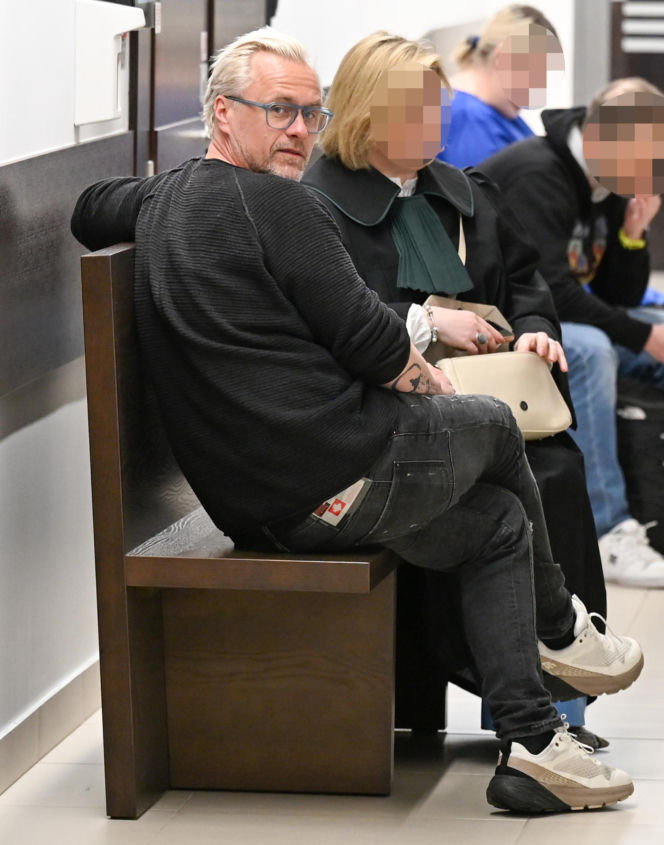 Rozwód Gąsiorowskiej i Żurawskiego w toku! Aktor czekał pod salą z kubkiem w ręku