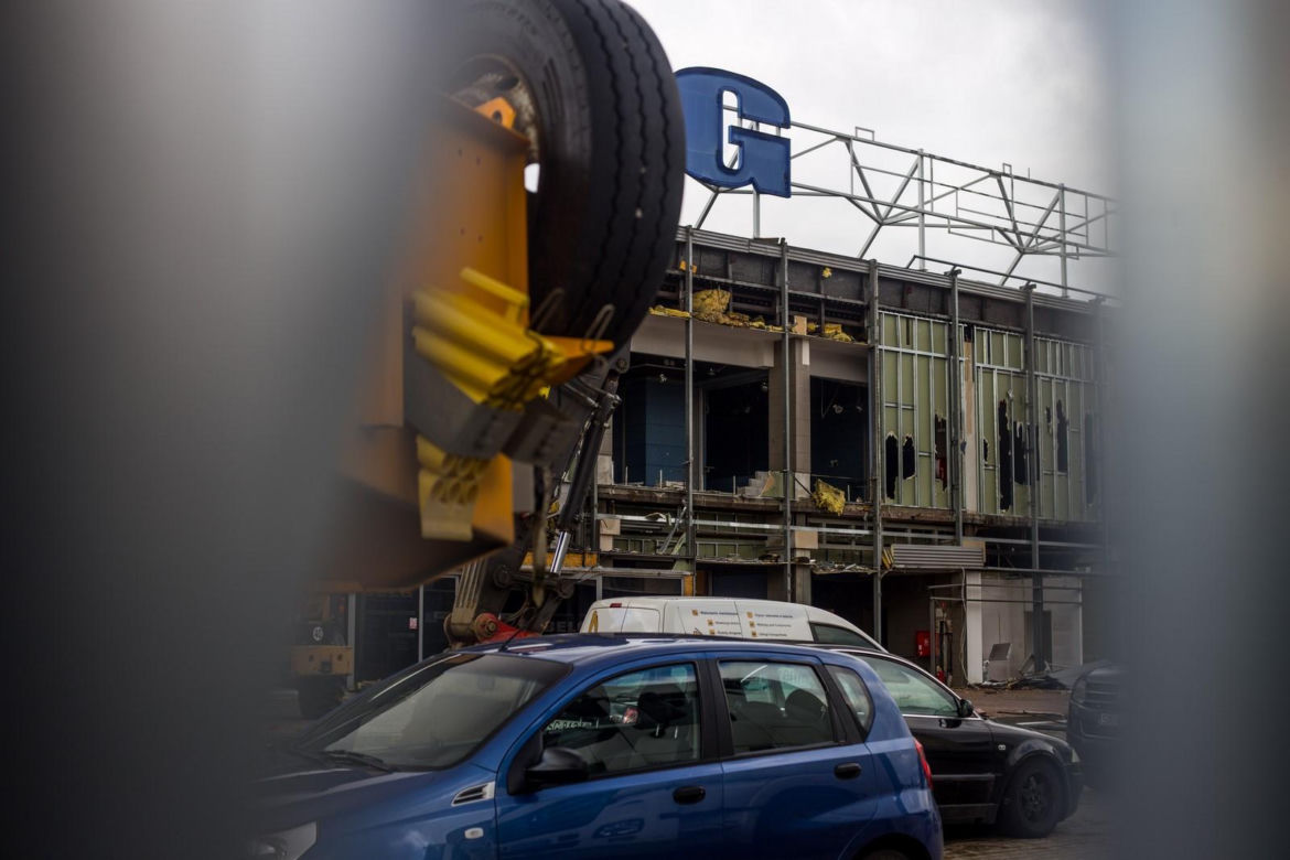 Belg znika na naszych oczach. Trwa wyburzanie kultowego centrum handlowego ZDJĘCIA