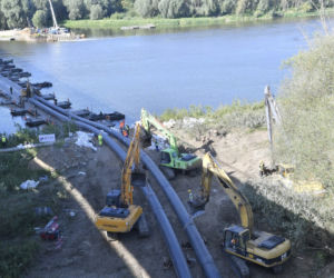 Przeciąganie rurociągu przez Wisłę