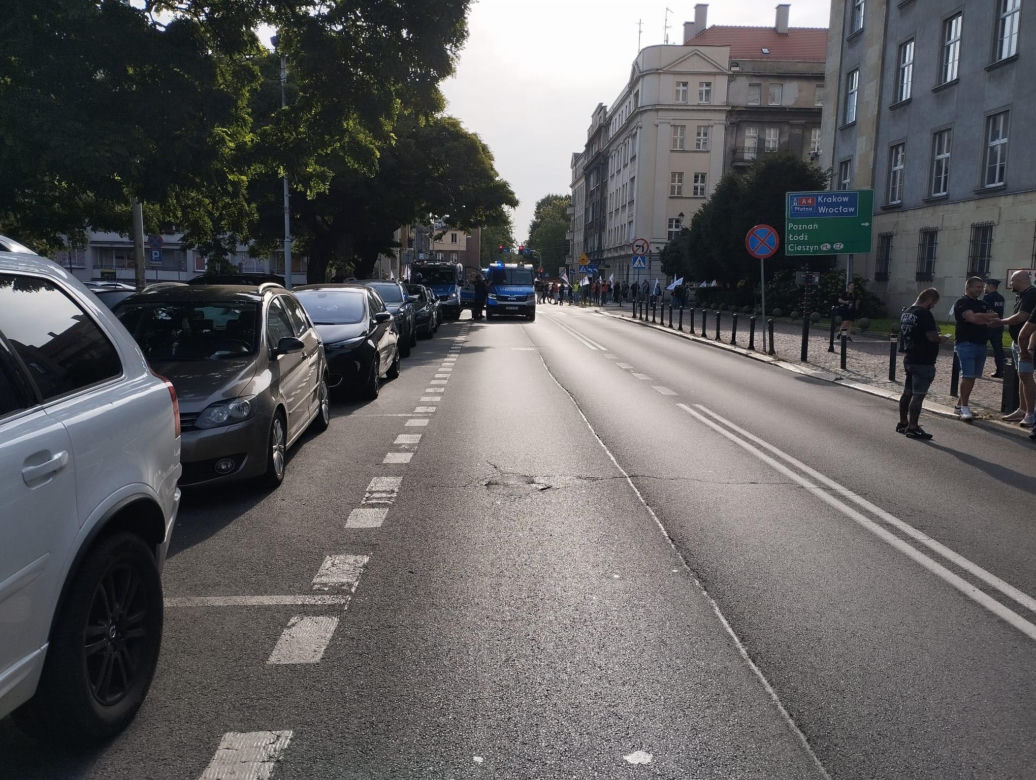 Paraliż w Katowicach. Rozpoczął się protest górników i hutników. "Stal się hartuje, a rząd ją rujnuje"